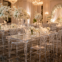 Table rectangulaire transparente en acrylique de qualité supérieure, élégante et durable, idéale pour les banquets, les fêtes et les mariages.