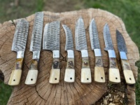 Ensemble de couteaux de chef en acier damas de huit pièces avec manche en bois à lame en acier au carbone, y compris les outils de cuisine indispensables