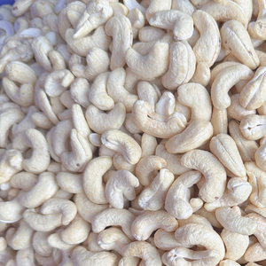 Prix des noix de cajou de haute qualité dans le monde entier, vente en gros de noix de cajou W180 Santigo Vietnam, emballage personnalisé - Product Image 1