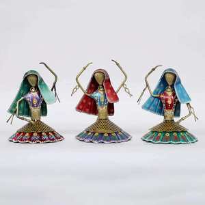 Ensemble de 3 figurines de femmes dansantes multicolores artisanales, décoration de table, décoration de bureau à domicile, objet de décoration, vente en gros, export en vrac - Product Image 5