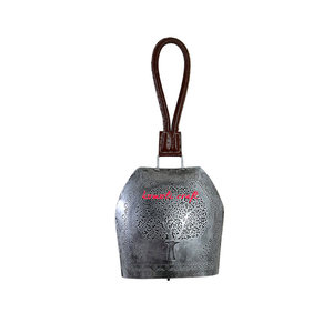 Campana de Metal cuadrada grande grabada del árbol de la vida con mango de cuero, acabado de peltre plateado antiguo decoración colgante campanas personalizadas - Product Image 1