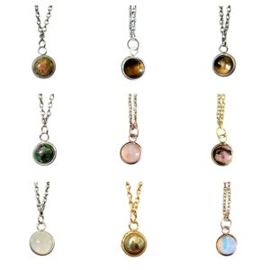 Collier avec pendentif en pierre précieuse Goldstone - Charme en cristal rond - Bijoux en pierre de guérison - Collier minimaliste pour femmes - Product Image 2