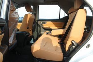 โตโยต้า ฟอร์จูนเนอร์ 2.7L RWD SUV สีขาว ปี 2023 รถมือสองพร้อมส่งทั่วโลก ตัวเลือกครบครัน สภาพสะอาด - Product Image 3