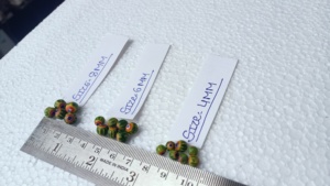 Perles de verre millefiori de couleur verte sur mesure à partir de 4 mm idéales pour les créateurs de bijoux africains à revendre - Product Image 4
