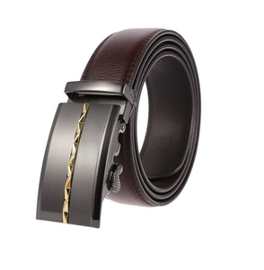 Cinturón de cuero genuino rojo para hombres de alta calidad Textura transparente Duradero y flexible No oxidado o decoloración Brillo de larga duración - Product Image 3