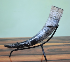 Cuerno Vikingo para Beber, Artesanía Natural con Diseño Tallado de Animales, Soporte de Hierro con Forma de Barco - Exportadores Indios, Precio Bajo - Product Image 4