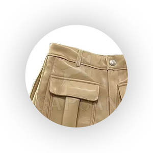 Shorts en cuir pour femmes, taille mi-haute, coupe skinny, avec ceinture et poches cargo, motif personnalisable, imperméable et écologique - Product Image 5