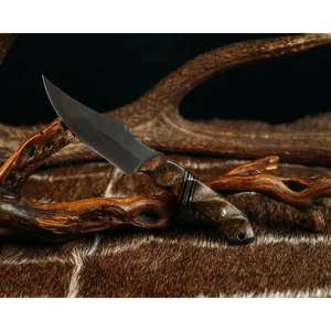 Cuchillo de caza personalizado OEM hecho a mano de acero de Damasco con punta de gota, mango de madera de resina y funda de cuero - Product Image 5