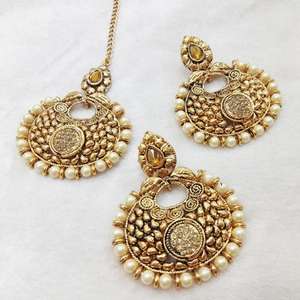 Kriaa Brown Stone Chandbali <b>Fine</b> Stud <b>Earrings</b> with Maang Tikka 1309511A Model - Product Image 1