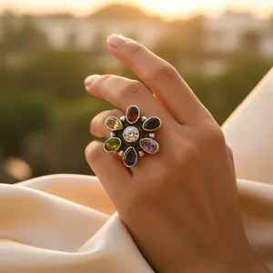 Bague de cocktail pour femme avec grappe de fleurs et diamants multicolores, en argent 925, sertie à griffes, plaquée argent, style bohème, pour usage quotidien - Product Image 1