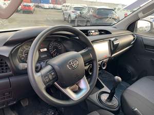 Voiture d'occasion de qualité abordable 2023 Toyota Hilux Crew Cab Standard Plus Conduite à gauche - Product Image 4