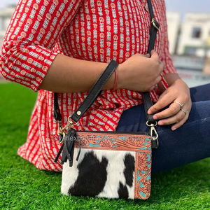 Nouveau Style occidental usiné cheveux sur peau fourrure cuir sac à bandoulière femmes fabriqués à la main couleur usiné cuir bracelet main pochette sacs à main - Product Image 3