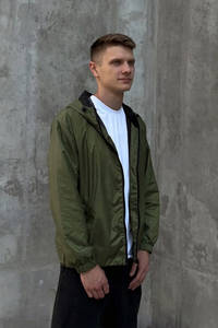 Personnaliser le style et la conception Streetwear Polyester Softshell imperméable Sports de plein air course coupe-vent veste de pluie pour hommes - Product Image 2