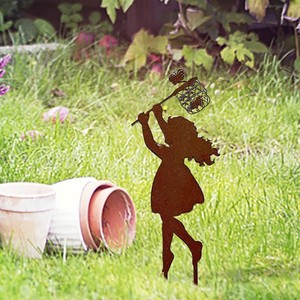 Estaca de jardín de Metal decorativa para césped de granja rústica, hoja hecha a mano, figura de niña de hierro, Estaca de niña de pie con acabado oxidado - Product Image 6