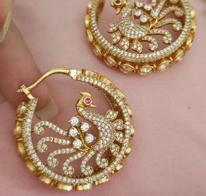 Boucles d'oreilles classiques de haute qualité plaquées or, aspect moderne, pierres en moissanite, collections pour femmes et filles, pour les mariages et les fêtes - Product Image 1