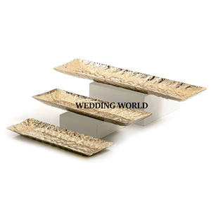 Juego de tres bandejas de metal para chocolate con acabado dorado, plato de chocolate hecho a mano, bandeja de chocolate nueva y elegante clásica - Product Image 1