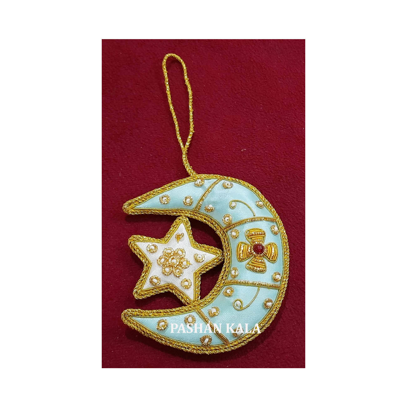 ท้องฟ้าสีฟ้าและสีขาว