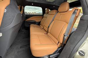 2026 แกรวิตี้ ดรีม อิดิชั่น 1,070 แรงม้า, ระบบขับเคลื่อนสี่ล้อแบบมอเตอร์คู่, อุปกรณ์ครบครัน - Product Image 5