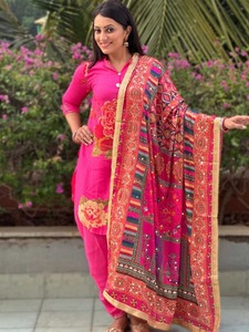 Handmade thêu hoa lụa dupatta cho EID lễ kỷ niệm nhiều màu sắc thanh lịch hoa mẫu dân tộc mặc gương làm việc hiện tại - Product Image 5