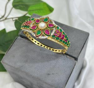 Exquisita Pulsera Abrible con Acabado Dorado y Circonitas Cúbicas de Primera Calidad para Bodas y Compromisos, Colección para Fiestas, para Mujer - Product Image 1