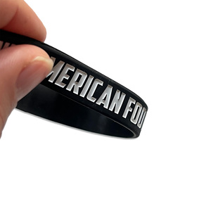 Braccialetto in <span class=keywords><strong>Silicone</strong></span> Personalizzato con Logo, Bracciale Sportivo per Attività, Braccialetto in <span class=keywords><strong>Silicone</strong></span> a Prezzo Conveniente - Product Image 3