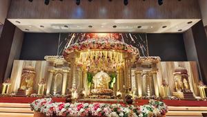 ชุดมันดาปงานแต่งงานแบบสามเสาสไตล์กูจาราติยอดนิยมในสหรัฐอเมริกา มันดาปงานแต่งงานอินเดียแบบกำหนดเองได้ ชุดมันดาปไฟเบอร์สำหรับเวทีในออสเตรเลีย - Product Image 2