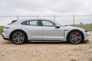 Vente de Taycan 4S Cross Turismo EV Wagon AWD 562 ch 2022, avec packs Premium et Sport Chrono, d'occasion, à vendre AE - Product Image 5