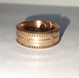 Bague de mode lente, durable et terrestre, en cuivre minimaliste, forgée à la main par un métallurgiste, technique artisanale - Product Image 2