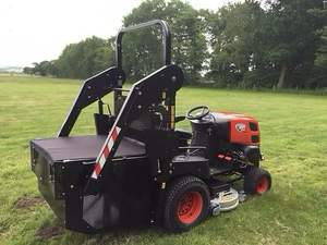 Mini tracteur agricole professionnel 4WD Kioti WD1260 avec tondeuse à pointe élevée Tracteur à 4 roues avec roulement de moteur à pompe professionnel - Product Image 3