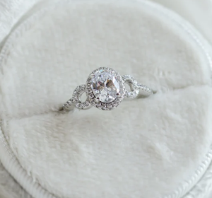 Anillo de Compromiso de Oro Blanco Sólido de 14K, Diamante Cultivado en Laboratorio con Corte Oval Romántico y Halo de Rodio, Joyería Fina para Bodas y Fiestas - Product Image 3