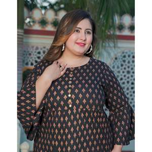 Pantalones cortos Kurti de mujer de talla grande de rayón negro con estampado floral cortos de talla grande - Product Image 5