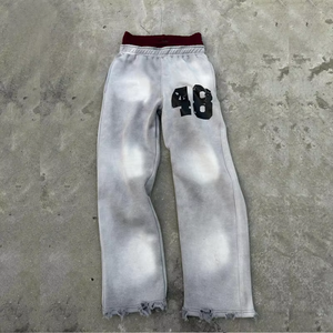 Pantalon de survêtement gris pour homme à taille élastique avec imprimé numéro 48, ourlet déchiré, style décontracté pour l'automne - Product Image 1