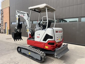 Mini-excavatrice hydraulique sur chenilles Takeuchi TB225 d'occasion, excavatrice compacte pour la construction - Product Image 6