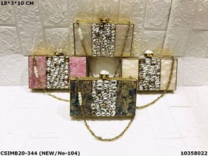 Artisan Handcrafted Luxury Evening Clutch Bag Designer incarnant l'élégance avec des pierres de cristal en laiton et nacre - Product Image 2