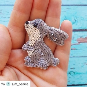 Porte-clés brodé à la main avec des perles de graines de piment vert triple Martini, bijoux faits à la main, porte-clés en métal doré, breloque pour sac à main, personnalisé - Product Image 4