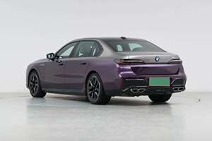 Sedán Híbrido Usado de Alto Rendimiento, Suspensión Deportiva M Sport, Detalles en Fibra de Carbono, Modo Teatro, Emociones Dinámicas, Lujo de Primera Clase - Product Image 3