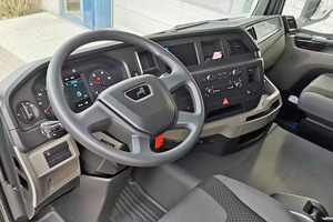 Camión Volquete Usado de Alto Rendimiento 8x4, 400HP, Diésel, Duradero, Excelente para Transporte Industrial, Totalmente Funcional, Suministrado desde Japón - Product Image 4