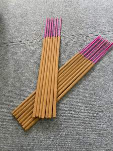 ธูปไม้กฤษณาและไม้จันทน์หอม 100% ธรรมชาติ สำหรับพิธีกรรมทางศาสนา บรรจุในกล่อง คุณภาพพรีเมียม จากเวียดนาม - Product Image 6