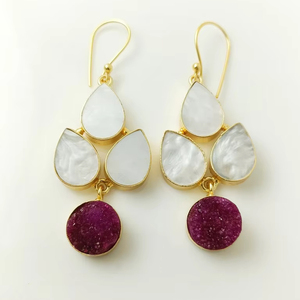 Colgante de piedra de ágata redonda hecha a mano con joyería de latón encantadora chapada en oro para bodas y fiestas de mujer, incluidos pendientes - Product Image 1