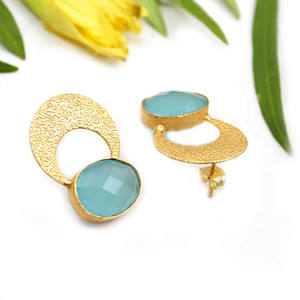 Pendientes de declaración texturizados chapados en oro con Calcedonia acuática, joyería de piedras preciosas hechas a mano para mujer, joyería de moda para mujer - Product Image 3