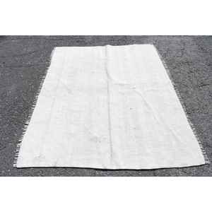 Alfombra Vintage de 5.6x4.8 pies, Alfombra Turca, Alfombra de Lana con Estampado Animal en Blanco y Gris - Product Image 3