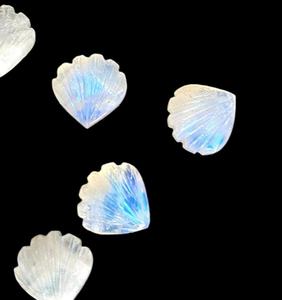 Perles de pierres précieuses sculptées en forme d'arc-en-ciel blanc naturel pierre en forme d'éventail fantaisie pour bijoux ou artisanat - Product Image 2