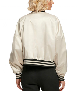 Nuevo estilo, venta al por mayor, chaqueta Varsity de satén personalizada para damas, chaqueta Varsity de satén bordada, vendedor superior, chaqueta recortada de satén para mujer - Product Image 2