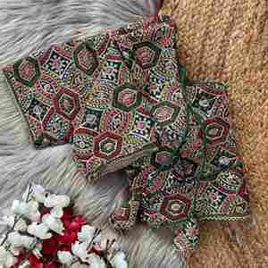 Georgette lourde exclusive avec des paillettes fabricant et fournisseur de chemisiers de Surat au prix de gros - Product Image 5