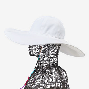 Elegante sombrero Flapper de lona-Colección Licini-Un giro moderno en un clásico atemporal con líneas simples y una gorra sofisticada de lujo Air Sombreros de mujer de lujo italianos - Product Image 2