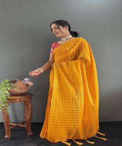 TENDANCE EN MOUSSETTE KHADI IMPRIMÉ UNI SAREE AVEC BLOUSE NON COUCHÉE VÊTEMENT DE FÊTE PRIX DE GROS VÊTEMENT ETHNIQUE JAUNE - Product Image 2