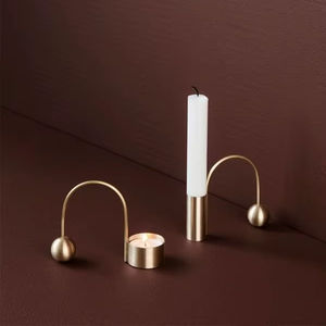 Portavelas de metal artístico con detalles hechos a mano, perfecto para regalar y mejorar la belleza estética de cualquier habitación - Product Image 1