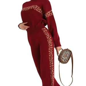 Ensemble de survêtement décontracté pour femme, deux pièces, léger et de haute qualité, style streetwear, idéal pour l'hiver, à prix réduit - Product Image 1