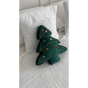 หมอนตุ๊กตาปักลายธีมต้นคริสต์มาสสีเขียวขนาด 40 ซม. สำหรับเด็กทุกเพศ - Product Image 1