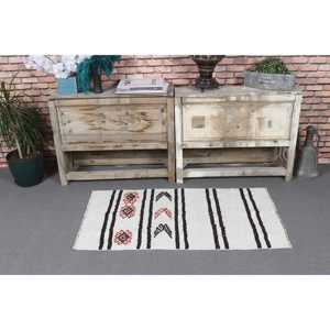 Tapis vintage 2,1 x 3,8 pieds, petit tapis turc, tapis abstrait blanc et noir - Product Image 2